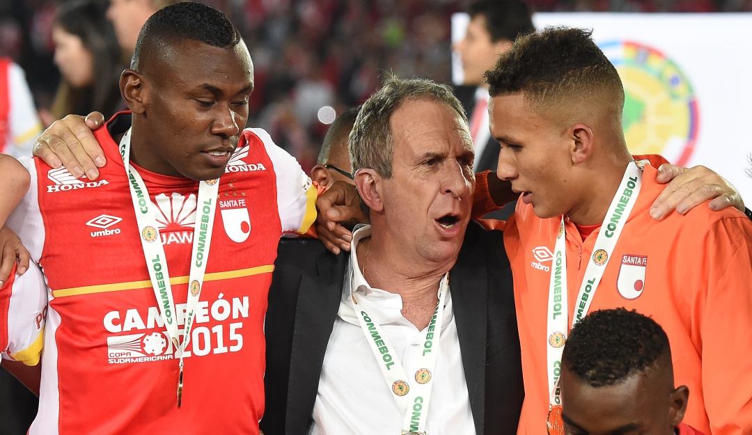 Pelusso retiro Santa Fe: Pelusso, campeón de la Sudamericana con Santa Fe, no seguirá dirigiendo