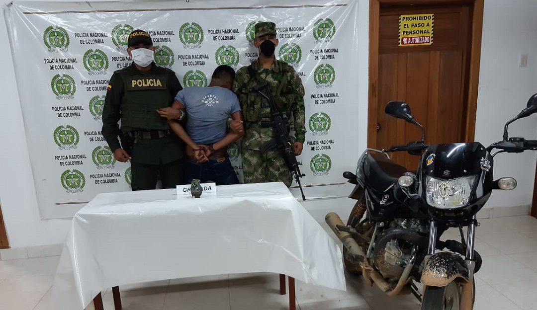 Montelíbano granada de fragmentación capturado córdoba policia ejercito: En Montelíbano capturan a un hombre portando una granada de fragmentación
