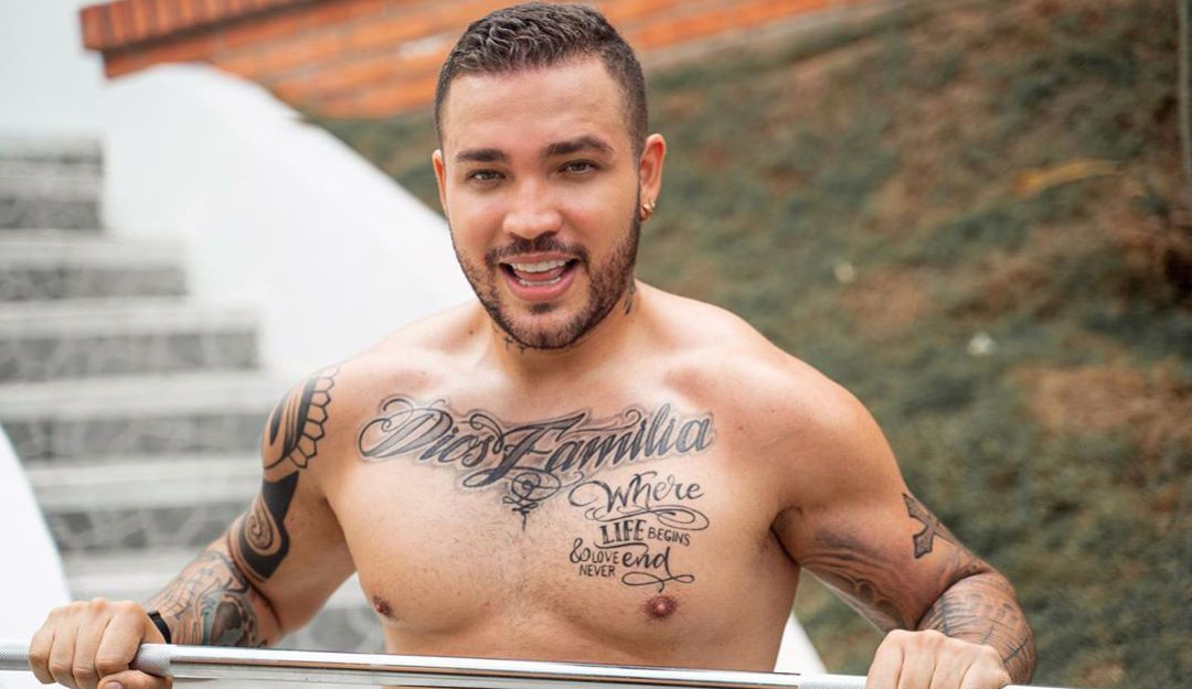 Tatuaje Jessi Uribe mala ortografía: Tatuaje de Jessi Uribe con mala ortografía genera burlas en redes