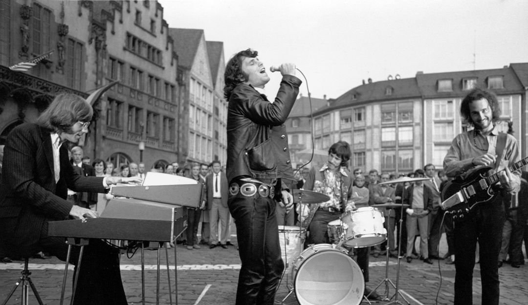 Jim Morrison: 49 años sin Jim Morrison: el legendario cantante de The Doors en 5 clásicos