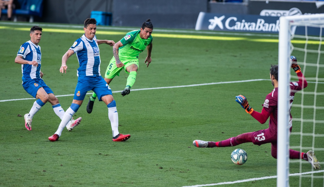 Espinosa Espanyol descenso: Con Espinosa los 90 minutos, Espanyol quedó a una derrota del descenso