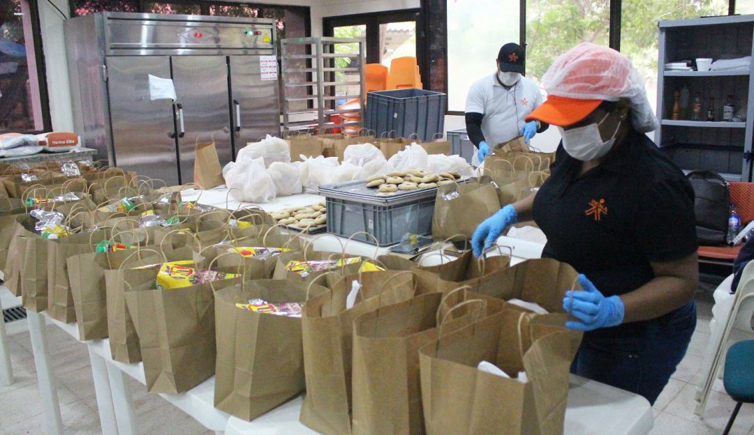 SENA Bolívar entrega alimentos: SENA Bolívar entrega a sus aprendices ayudas alimentarias