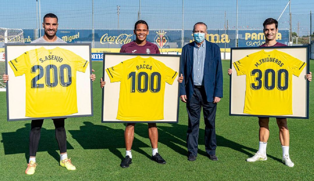 Carrera de Carlos Bacca: Carlos Bacca homenajeado en Villarreal tras superar los 100 partidos