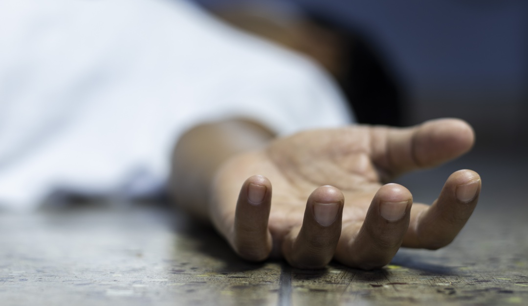 Encuentran el cuerpo de un hombre en el ducto de basura de un edificio