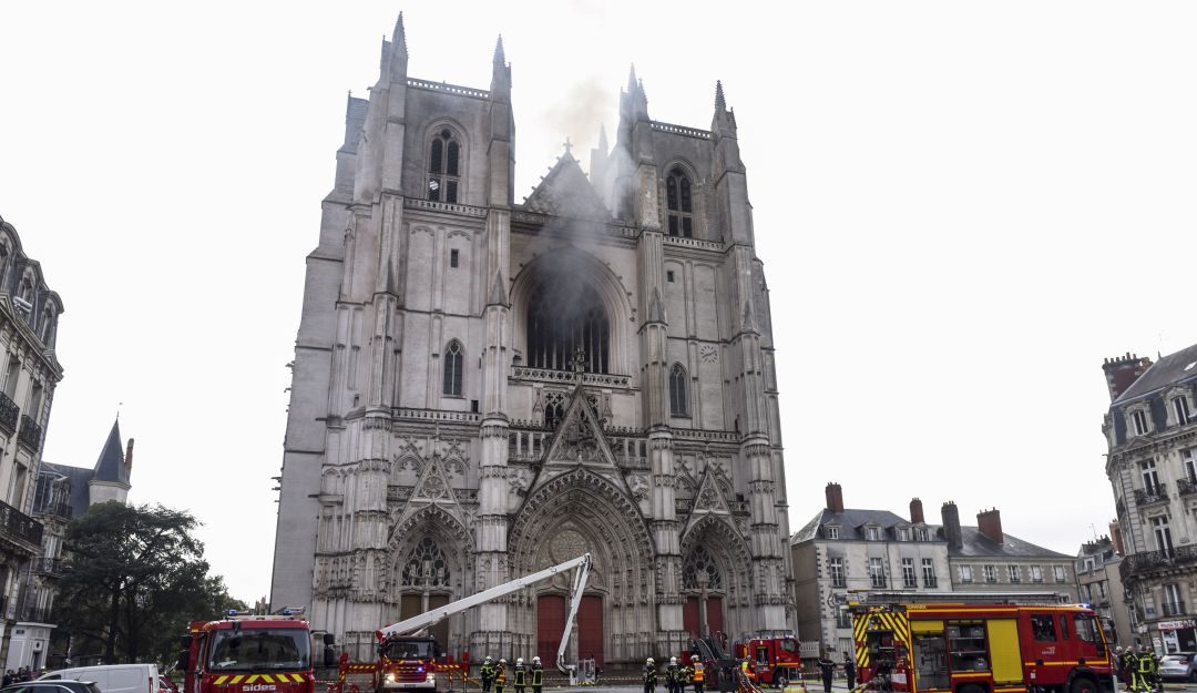 Incendio Nantes: Incendio en la catedral de Nantes deja daños en la estructura gótica