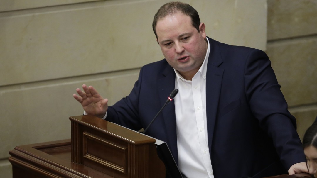 Senador bolivarense propone reducir Gobierno y Congreso