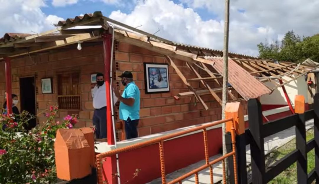 Fuerte vendaval destechó 15 viviendas y afectó cultivos en Urrao, Antioquia: Fuerte vendaval destechó 15 viviendas y afectó cultivos en Urrao, Antioquia