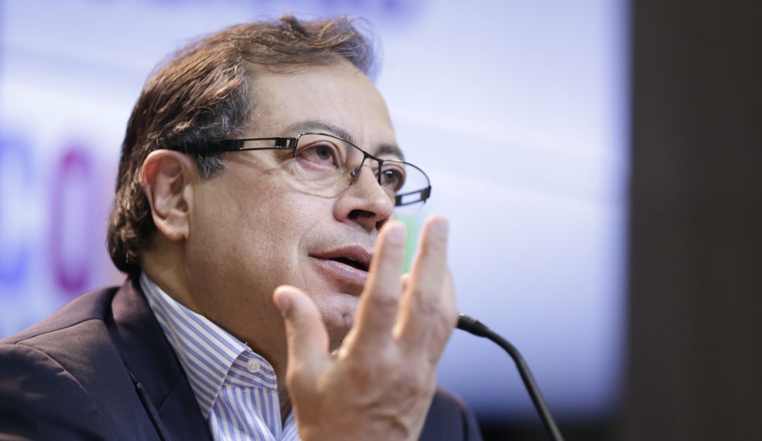 Álvaro Uribe, Gustavo Petro: La reacción de Petro ante la libertad del exsenador Álvaro Uribe Vélez