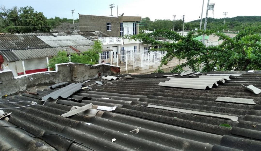 Lluvias en Cartagena: En Cartagena, recomiendan ajustar techos debilitados por llegada de lluvias