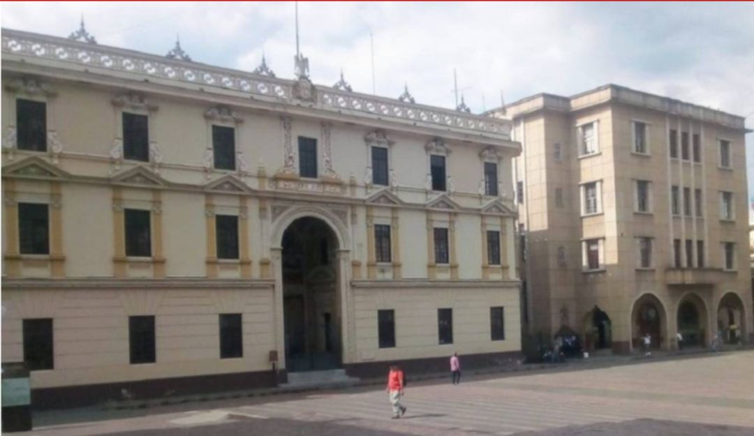 Gobernador decidió que los funcionarios harán teletrabajo: Funcionarios de la Gobernación de Caldas en teletrabajo