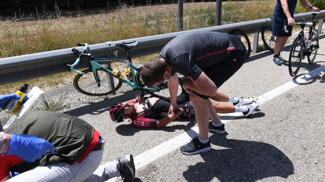 Sebastián Henao se dislocó el hombro derecho tras fuerte caída en Burgos
