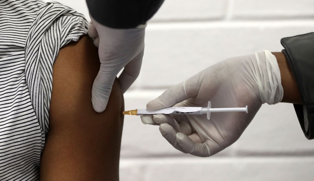 Rusia promete centenares de miles de vacunas del coronavirus desde finales de 2020