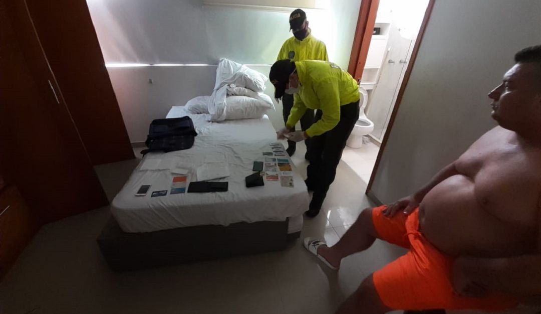 Clonación tarjetas débito y crédito en Cartagena: Dos rumanos y un colombiano clonaban tarjetas débito y crédito en Cartagena