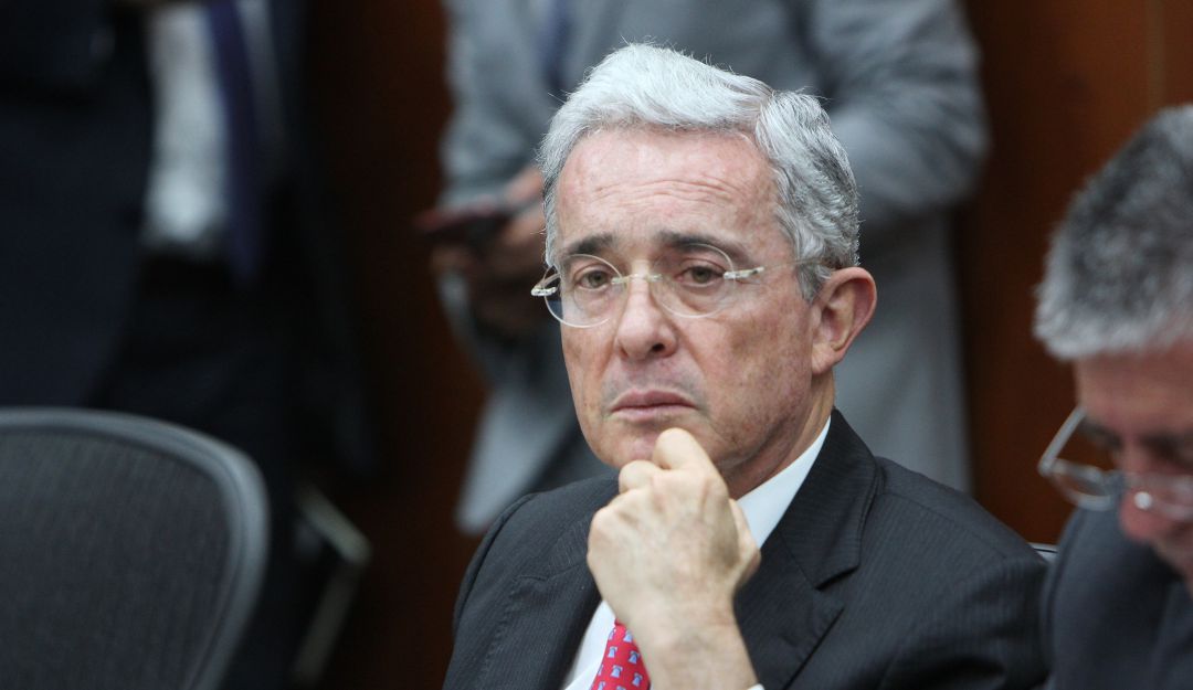 Perfil Uribe biografía: Uribe, poderosa figura de la política colombiana, se enfrenta a la cárcel