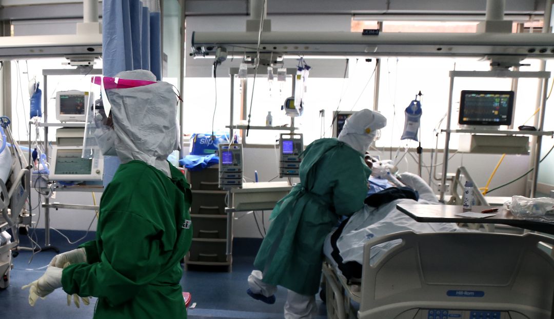 Médicos residentes salarios: Médicos residentes recibirán salario a partir de agosto