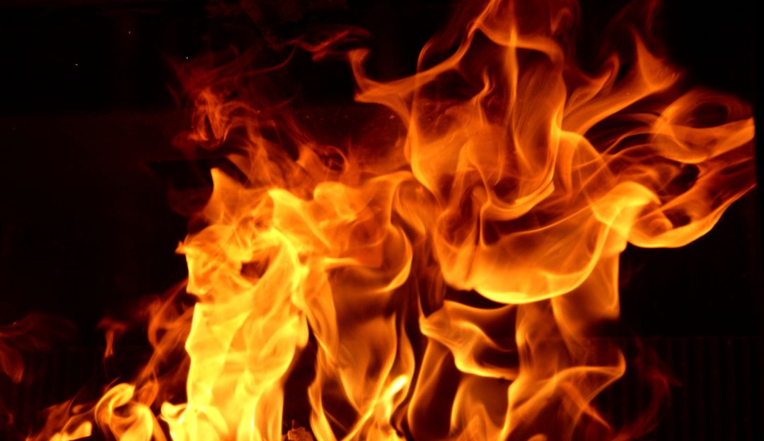 Incendio: Incendio en Emiratos Árabes consumió un mercado de alimentos