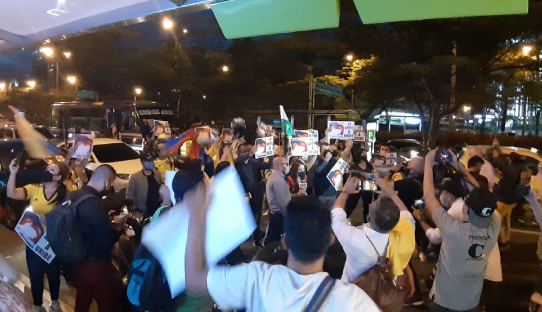 Sancionan en Medellín a 31 personas en medio de protestas a favor de Uribe: Sancionan en Medellín a 31 personas en medio de protestas a favor de Uribe