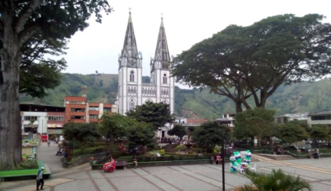 Construcción de viviendas en Caldas: Familias damnificadas por incendio en Chinchiná tendrán viviendas nuevas