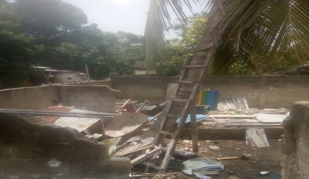 Fuertes lluvias: Arroyo 'El Salao' tumbó 10 casas en Soledad