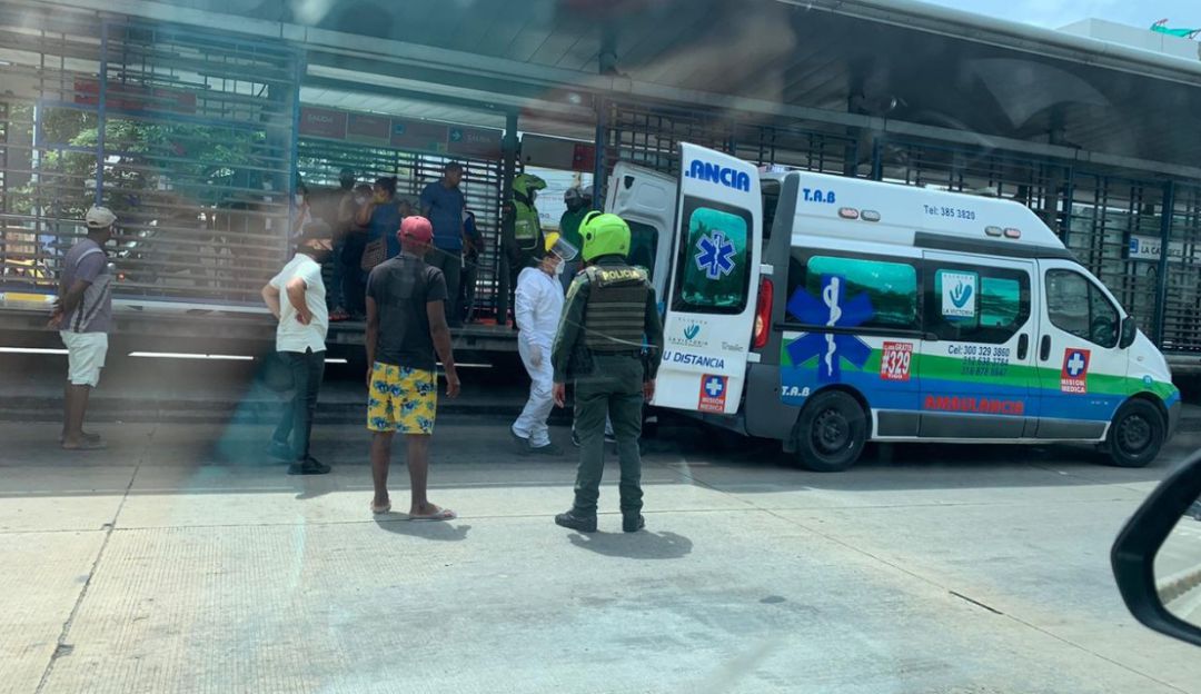 Desmayo: Murió usuario de Transmetro que se desmayó en estación