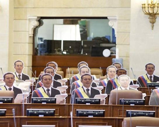 Homenaje Álvaro Uribe Congreso: Bancada del C. Democrático sorprendió con homenaje a Uribe en el Congreso Homenaje Álvaro Uribe Congreso: Bancada del C. Democrático sorprendió con homenaje a Uribe en el Congreso
