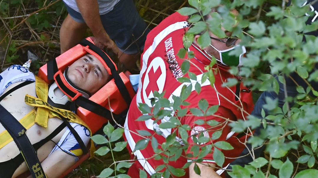 Remco Evenepoel se fracturó la pelvis tras fuerte caída en Lombardía