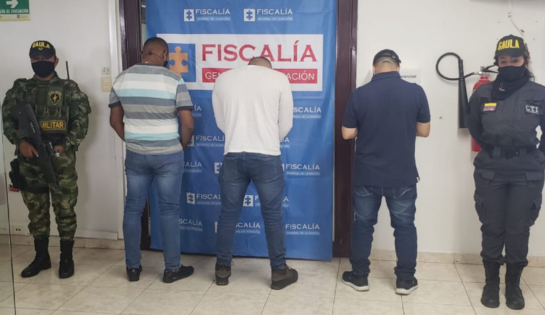 Asegurados tres policías: Tres policías exigían dinero a delincuentes para evitar judicializarlos