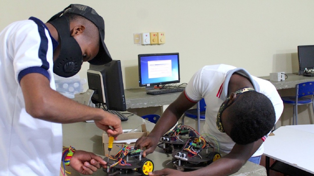 Colegio de María La Baja – Bolívar, experimenta robótica educativa