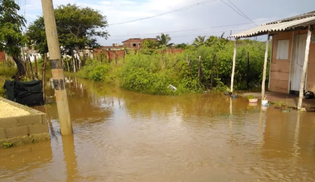 Inundaciones en corregimiento de Punta Canoa en Cartagena: Fuertes lluvias provocan inundaciones en un corregimiento de Cartagena