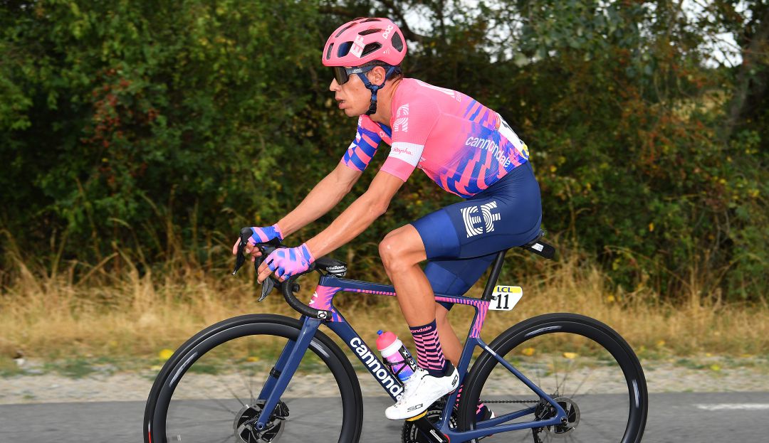 Rigoberto Uran ciclismo: Abrazando un árbol, la clase de relajación dirigida por Rigoberto Urán