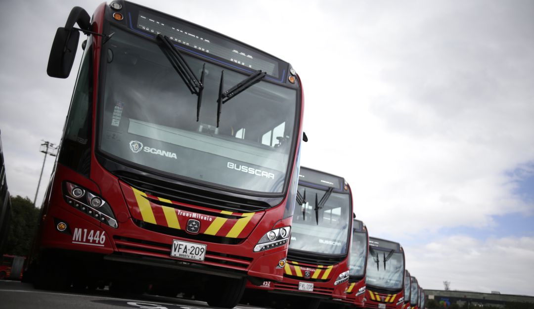 Noticias en Bogotá: TransMilenio en llamas provoca cierre de estaciones