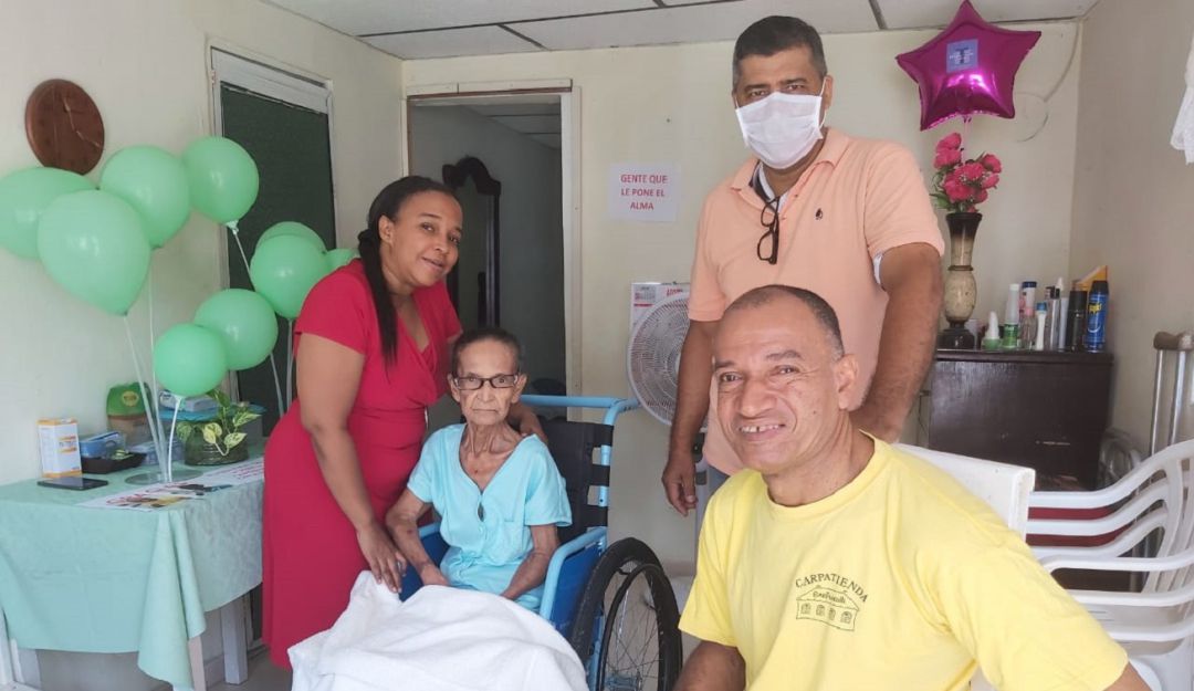 Donación silla de ruedas a personas con discapacidad en Cartagena: Donan sillas de ruedas a personas en condición de discapacidad en Cartagena