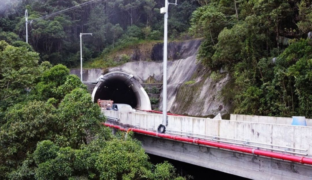 Vía La Línea: Túnel de La Línea solo queda en una dirección