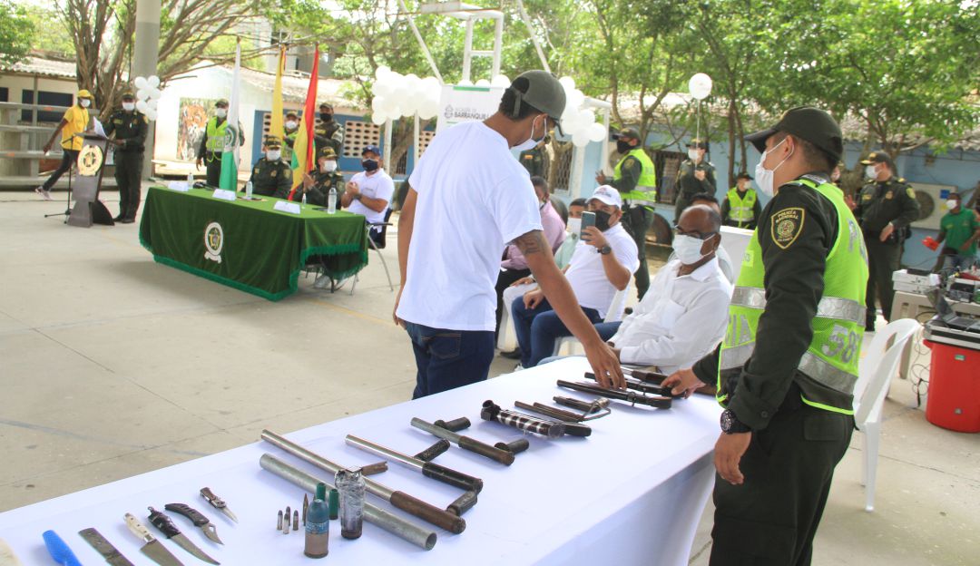 RESOCIALIZACIÓN DE JÓVENES: 50 expandilleros entregan armas y firman pacto de no agresión