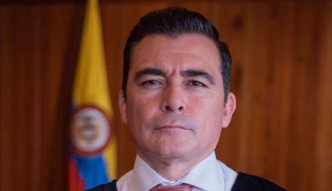 Caso Uribe: Magistrado que investigó a Uribe tuvo contrato con gobierno Santos