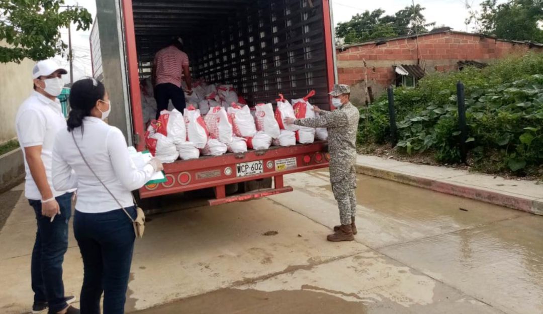 ayudas humanitarias en Cartagena: Armada entregó 60 toneladas de ayudas humanitarias en Cartagena