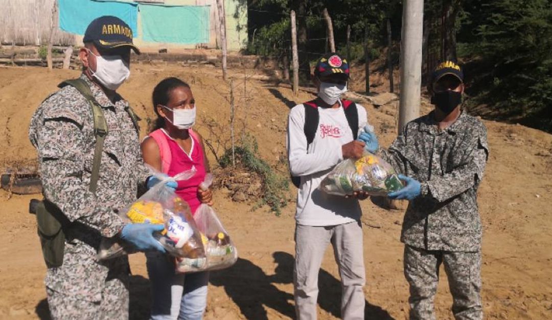 Entrega mercados en los Montes de María: Armada Nacional ha entregado más de 100 mercados en los Montes de María