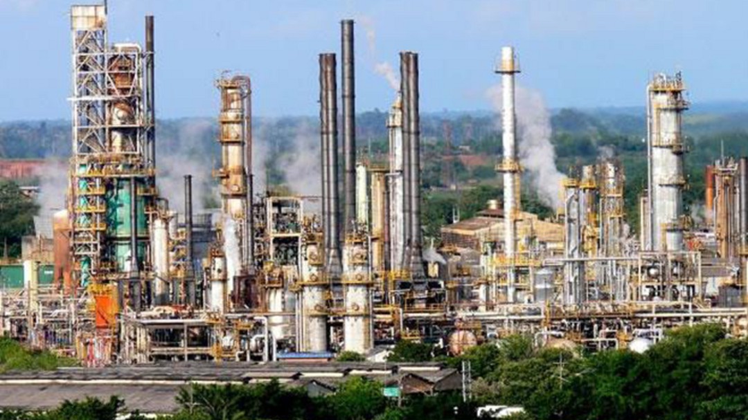 Contraloría revela fallas ambientales en refinería