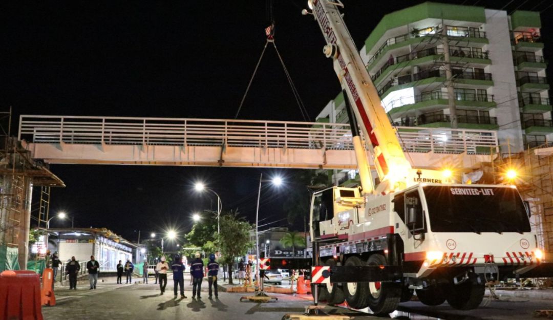 Instalan puente peatonal en la popa Dosquebradas: Se instaló el primer tramo del puente peatonal en el sector de la Popa
