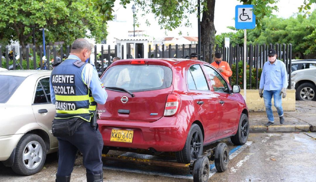 Mal parqueo en Cartagena: Vuelven las grúas buscando vehículos mal parqueados en Cartagena