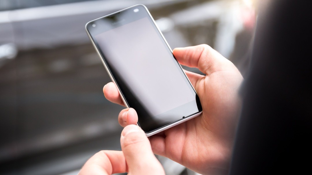 ¿Es posible rastrear un celular si está apagado?