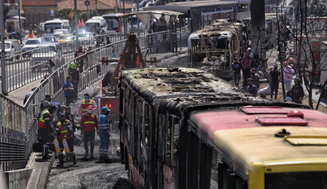 Buses quemados en Bogotá: Tardarán 8 meses para restaurarse los buses quemados en protestas