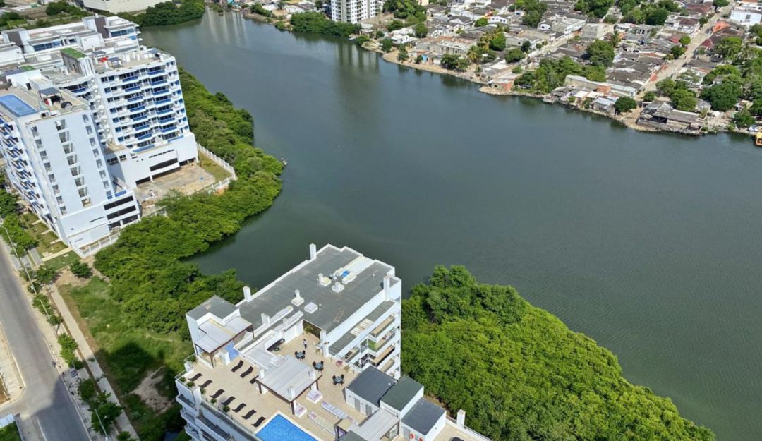 Edificios sobre el caño Juan Angola: Edificios sobre el caño Juan Angola cierran los cuerpos de agua: Personería