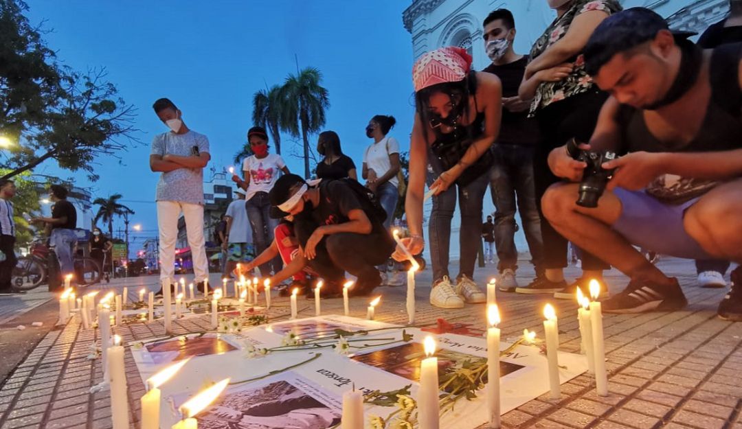 velaton monteria cordoba abuso policia violencia javier ordoñez: Jóvenes en Montería rechazaron actos de violencia con una velatón