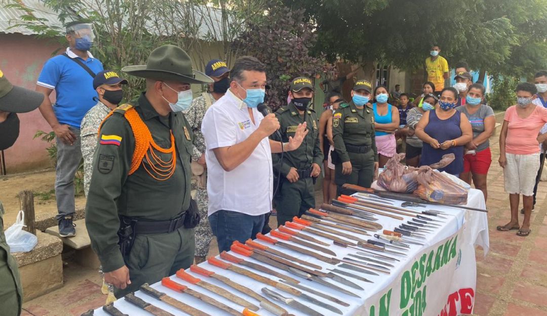 Intercambio armas por mercados en El Carmen de Bolívar: Jóvenes intercambian armas por mercados en El Carmen de Bolívar