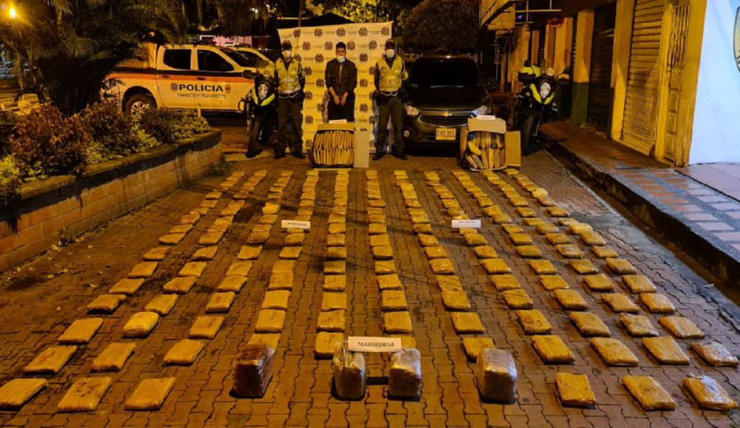 Incautan 200 kilos de marihuana en La Victoria - Valle: Un hombre pretendía huir con 200 kg de marihuana luego de evadir un pare