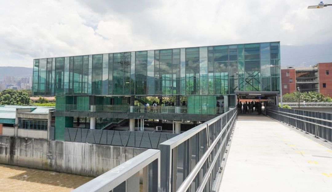 Cabezote sur de la estación Poblado del Metro empezó a prestar servicio: Cabezote sur de la estación Poblado del Metro empezó a prestar servicio