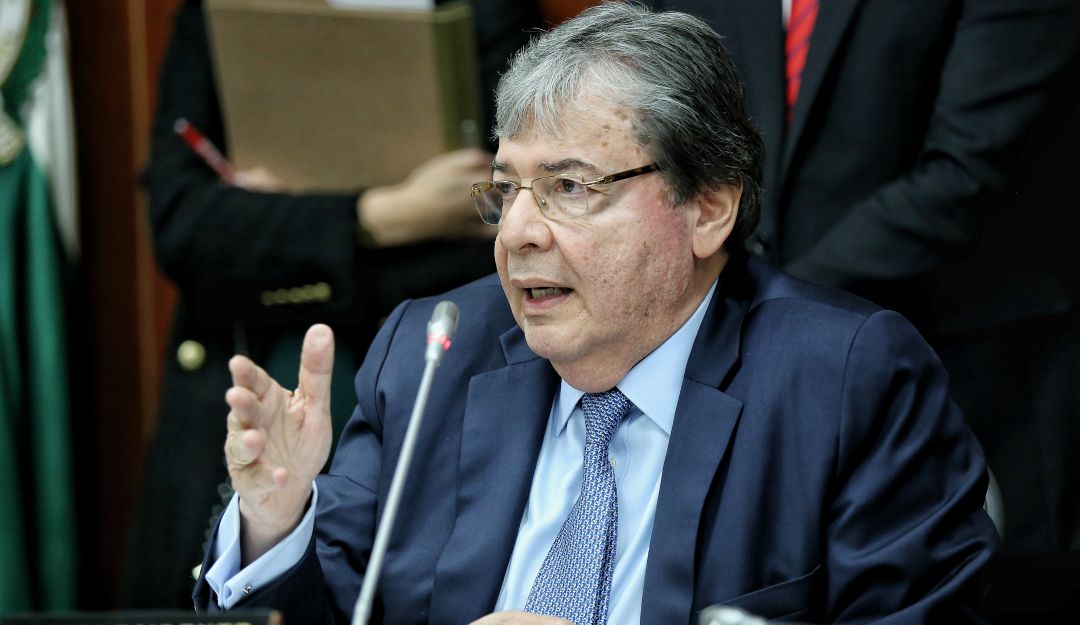 Claudia López y Carlos Holmes Trujillo: Deber de gobierno es acudir a autoridad: MinDefesa a Claudia López
