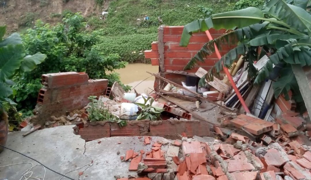 Invierno: Cumplimos un mes viviendo en riesgo: damnificados en el sur de Barranquilla
