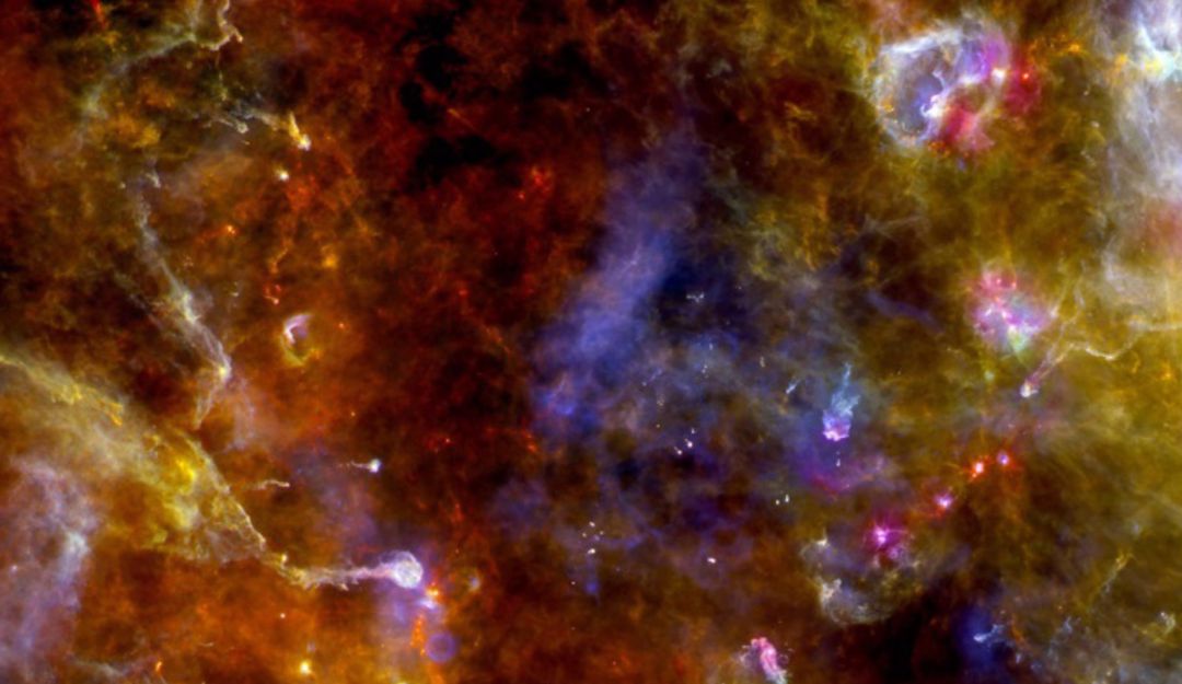Se prueba que hay agua atrapada en el polvo de estrellas